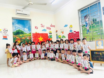 TRANG TRÍ KHUNG ẢNH BÁC HỒ – BÉ GỬI NGÀN YÊU THƯƠNG ĐẾN NGƯỜI!