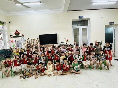 NHỮNG BÔNG HOA NHỎ TẶNG MẸ VÀ CÔ